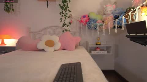 Snapshot of violeth___ chatting on 07-23-26, 11:08 violeth___ online show from 07-23-26, 11:08