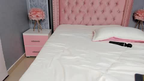 Snapshot of violeth__passionate chatting on 02-10-25, 10:19 VIOLETA online show from 02-10-25, 10:19