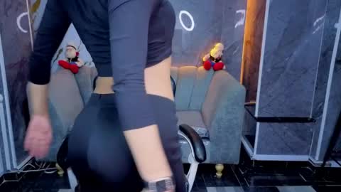 violeth_b online show from 04-20-26, 12:41