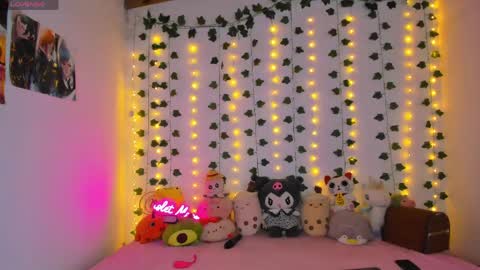 Snapshot of violethmoon chatting on 05-28-26, 01:41 online show from 05-28-26, 01:41