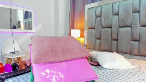 Snapshot of violethorny_69 chatting on 10-07-25, 07:33 Violet online show from 10-07-25, 07:33