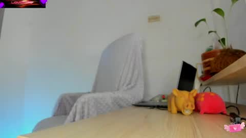 Snapshot of violetparkker chatting on 06-06-26, 06:23 violetparkker online show from 06-06-26, 06:23