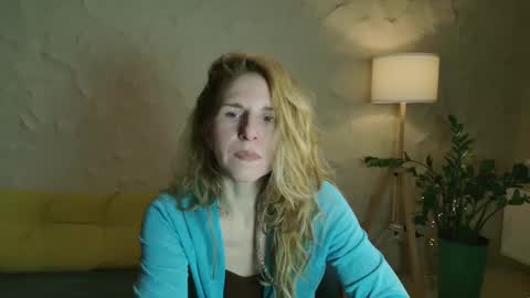 Violet  next stream December 6 online show from 03-03-25, 09:15
