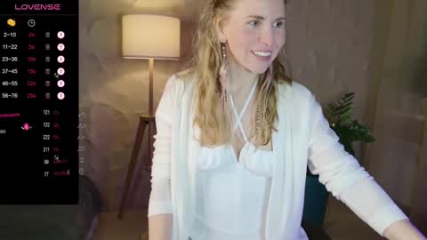 Violet  next stream December 6 online show from 03-09-25, 08:10