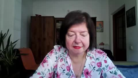 Snapshot of violetpulse chatting on 10-31-25, 09:32 violetpulse online show from 10-31-25, 09:32