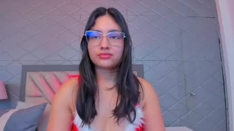 Snapshot of violetrousse chatting on 05-19-26, 05:30 Violet Rousse online show from 05-19-26, 05:30