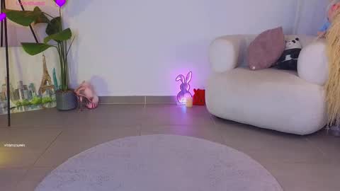 Snapshot of violetssweet chatting on 10-22-25, 01:28 violetssweet online show from 10-22-25, 01:28