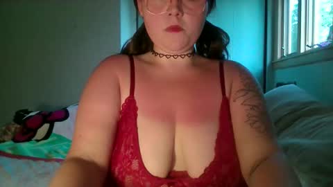 Snapshot of violetsunflower chatting on 06-04-26, 12:38 VioletSunflower online show from 06-04-26, 12:38