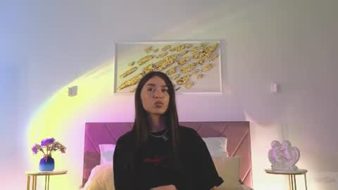 Snapshot of violetta_finch chatting on 06-11-26, 10:57 violetta_finch online show from 06-11-26, 10:57
