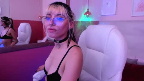 Snapshot of violetta_nur chatting on 01-20-25, 01:11 Violetta nur online show from 01-20-25, 01:11