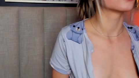 Snapshot of violetta_nur chatting on 01-24-25, 08:34 Violetta nur online show from 01-24-25, 08:34