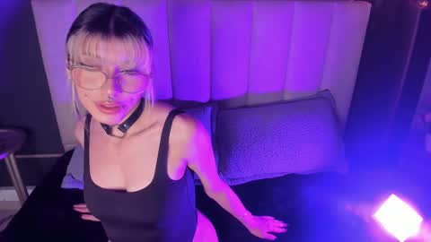 Snapshot of violetta_nur chatting on 02-26-25, 05:20 Violetta nur online show from 02-26-25, 05:20