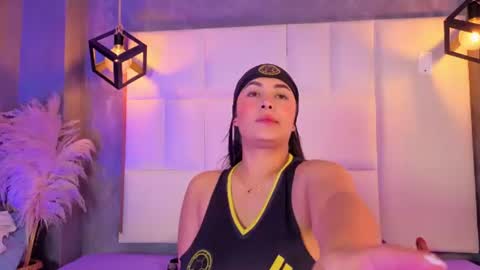 Snapshot of violetta_rose_ chatting on 06-18-26, 01:06 violetta online show from 06-18-26, 01:06
