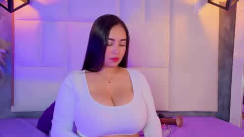 Snapshot of violetta_rose_ chatting on 06-19-26, 01:32 violetta online show from 06-19-26, 01:32