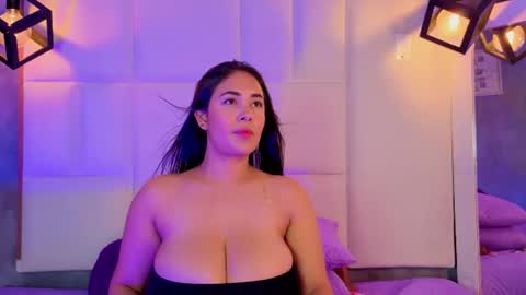 Snapshot of violetta_rose_ chatting on 07-12-26, 01:29 violetta online show from 07-12-26, 01:29