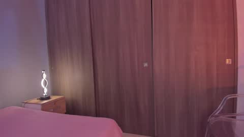 Snapshot of violetta_swift_ chatting on 12-17-24, 05:18 violetta independent model online show from 12-17-24, 05:18