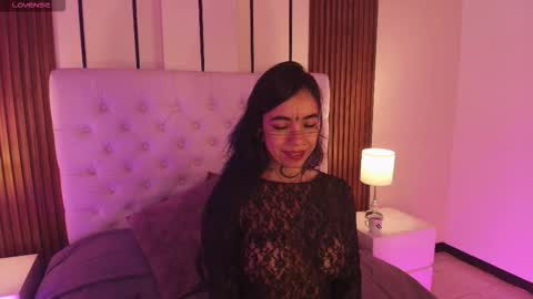 Snapshot of violettaalemida chatting on 01-15-26, 01:16 violettaalemida online show from 01-15-26, 01:16
