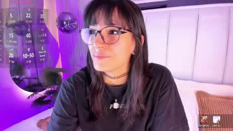Snapshot of violettacolinss chatting on 04-28-26, 11:37 violettacolinss online show from 04-28-26, 11:37