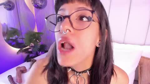 Snapshot of violettacolinss chatting on 05-21-26, 11:39 violettacolinss online show from 05-21-26, 11:39