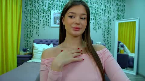 Snapshot of violettacosmo chatting on 11-13-25, 08:02 ViolettaCosmo online show from 11-13-25, 08:02