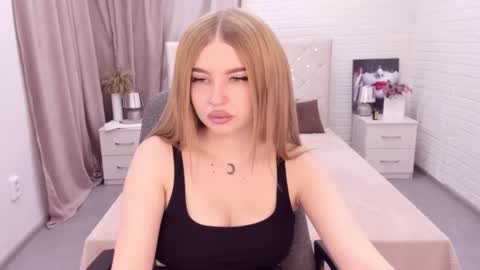Snapshot of violettaotis chatting on 12-12-24, 11:40 ViolettaOtis online show from 12-12-24, 11:40
