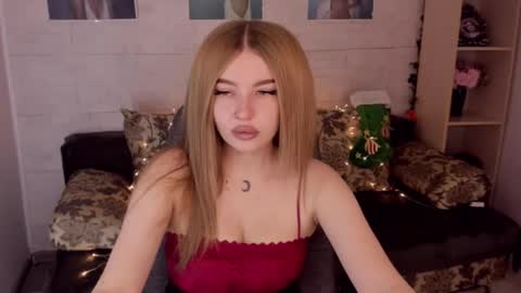 Snapshot of violettaotis chatting on 12-13-24, 11:34 ViolettaOtis online show from 12-13-24, 11:34