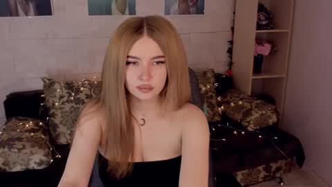 Snapshot of violettaotis chatting on 01-03-25, 11:35 ViolettaOtis online show from 01-03-25, 11:35