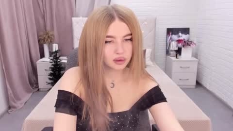 Snapshot of violettaotis chatting on 01-04-25, 11:33 ViolettaOtis online show from 01-04-25, 11:33