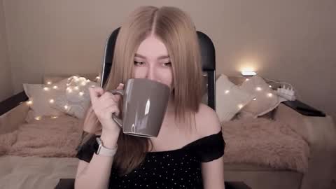 Snapshot of violettaotis chatting on 02-15-25, 11:28 ViolettaOtis online show from 02-15-25, 11:28