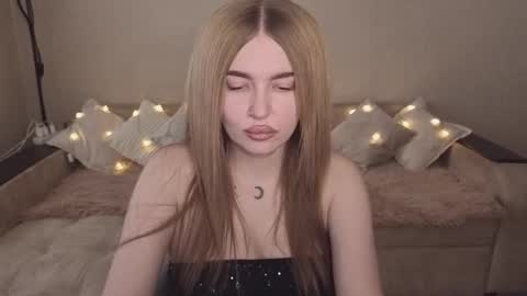 Snapshot of violettaotis chatting on 10-22-25, 12:05 ViolettaOtis online show from 10-22-25, 12:05