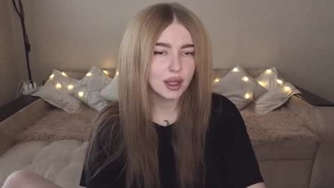 Snapshot of violettaotis chatting on 10-25-25, 12:45 ViolettaOtis online show from 10-25-25, 12:45