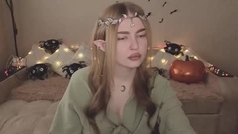 Snapshot of violettaotis chatting on 10-31-25, 11:22 ViolettaOtis online show from 10-31-25, 11:22