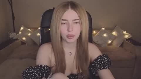 Snapshot of violettaotis chatting on 11-10-25, 12:15 ViolettaOtis online show from 11-10-25, 12:15