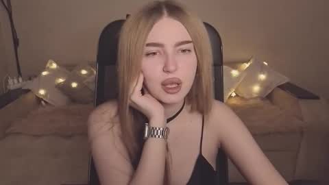 Snapshot of violettaotis chatting on 11-28-25, 12:08 ViolettaOtis online show from 11-28-25, 12:08