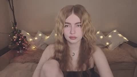 Snapshot of violettaotis chatting on 12-21-25, 10:44 ViolettaOtis online show from 12-21-25, 10:44