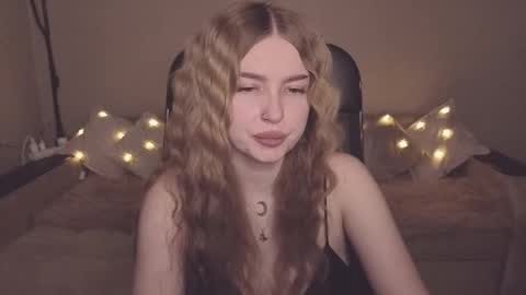 Snapshot of violettaotis chatting on 01-08-26, 01:02 ViolettaOtis online show from 01-08-26, 01:02