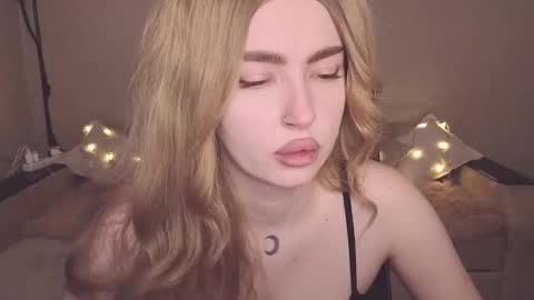 Snapshot of violettaotis chatting on 01-12-26, 12:32 ViolettaOtis online show from 01-12-26, 12:32