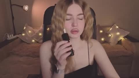 Snapshot of violettaotis chatting on 02-18-26, 03:30 ViolettaOtis online show from 02-18-26, 03:30