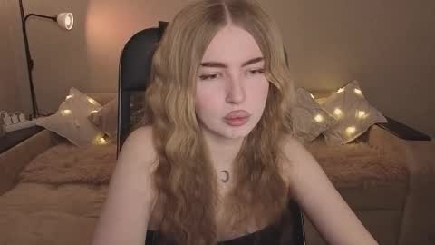 Snapshot of violettaotis chatting on 02-23-26, 04:15 ViolettaOtis online show from 02-23-26, 04:15