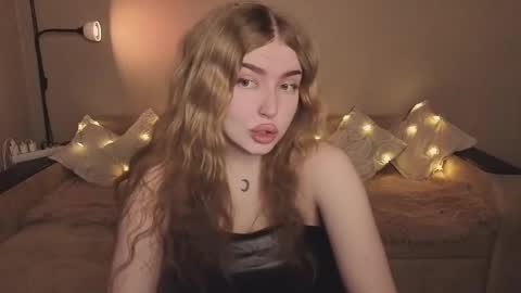 Snapshot of violettaotis chatting on 02-25-26, 03:10 ViolettaOtis online show from 02-25-26, 03:10