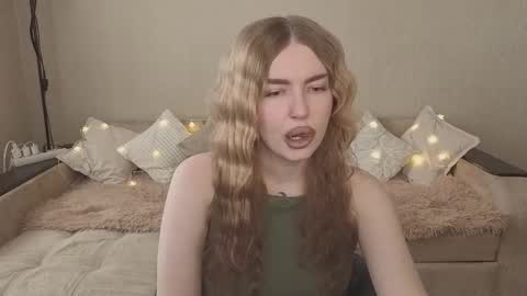 Snapshot of violettaotis chatting on 02-27-26, 11:32 ViolettaOtis online show from 02-27-26, 11:32