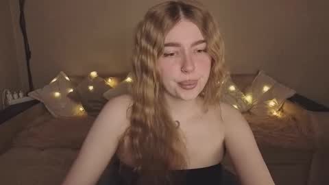 Snapshot of violettaotis chatting on 02-28-26, 04:41 ViolettaOtis online show from 02-28-26, 04:41