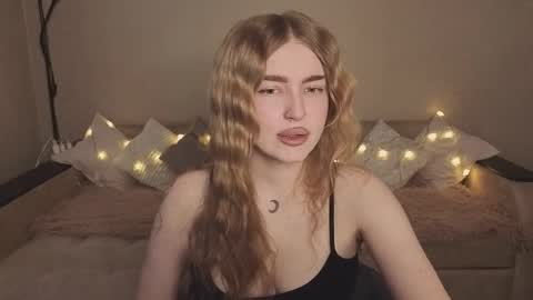 Snapshot of violettaotis chatting on 03-06-26, 02:02 ViolettaOtis online show from 03-06-26, 02:02