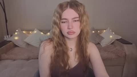 Snapshot of violettaotis chatting on 05-18-26, 03:29 ViolettaOtis online show from 05-18-26, 03:29