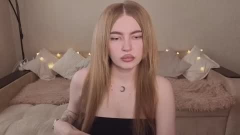 Snapshot of violettaotis chatting on 05-27-26, 12:46 ViolettaOtis online show from 05-27-26, 12:46