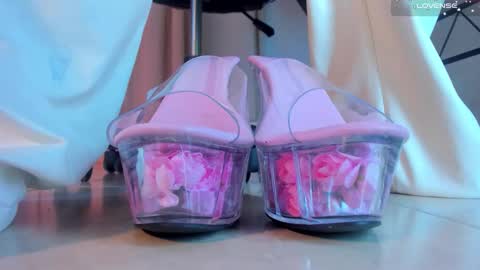 Snapshot of violettastrada chatting on 11-19-25, 08:31 CALL ME TATIANA online show from 11-19-25, 08:31