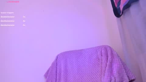 Snapshot of violettbones chatting on 12-18-24, 05:37 Violett online show from 12-18-24, 05:37