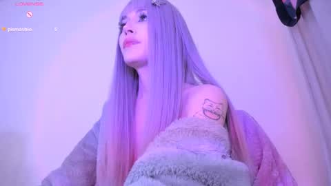 Snapshot of violettbones chatting on 12-19-24, 03:51 Violett online show from 12-19-24, 03:51