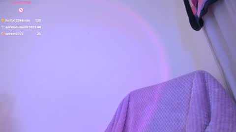 Snapshot of violettbones chatting on 12-20-24, 07:01 Violett online show from 12-20-24, 07:01