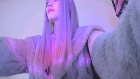 Snapshot of violettbones chatting on 12-26-24, 04:43 Violett online show from 12-26-24, 04:43